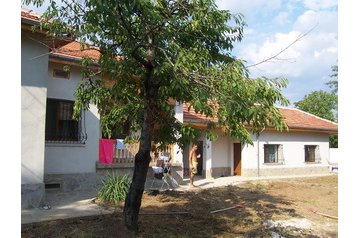 Bugarska Chata Veliki Preslav, Eksterijer